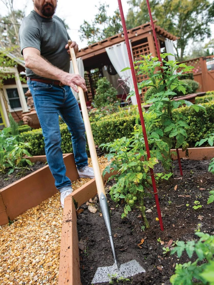 Gardener's Lifetime Dutch Hoe 4 Gardener's Lifetime Dutch Hoe - Image 2