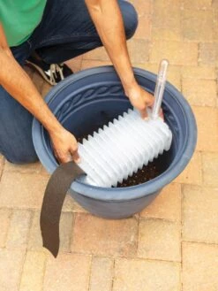 Adjustable Self-Watering Insert For Pots And Planters -Outdoor Garden Care 8610250 0006 tif